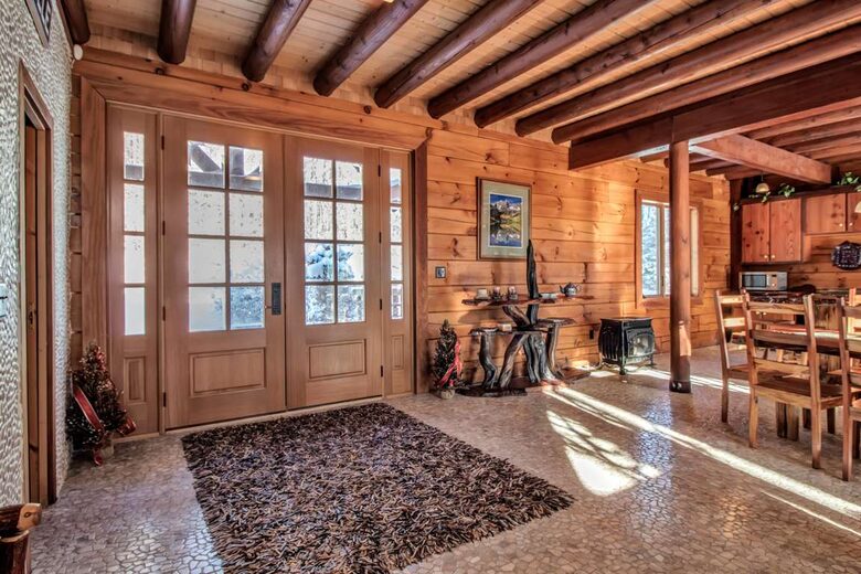Log Cabin Across from Skiing Resorts - Ellicottville, New York