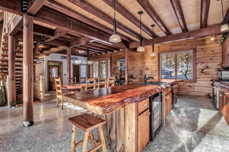 Log Cabin Across from Skiing Resorts - Ellicottville, New York