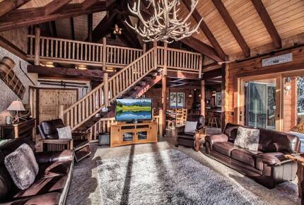Log Cabin Across from Skiing Resorts - Ellicottville, New York