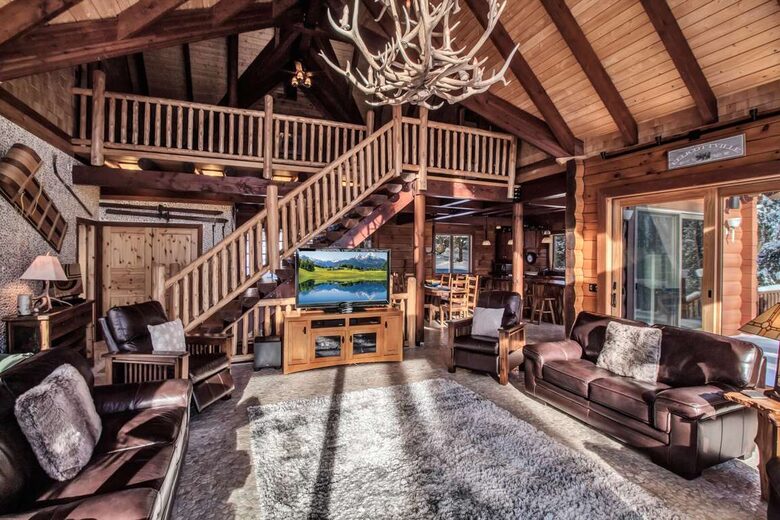 Log Cabin Across from Skiing Resorts - Ellicottville, New York
