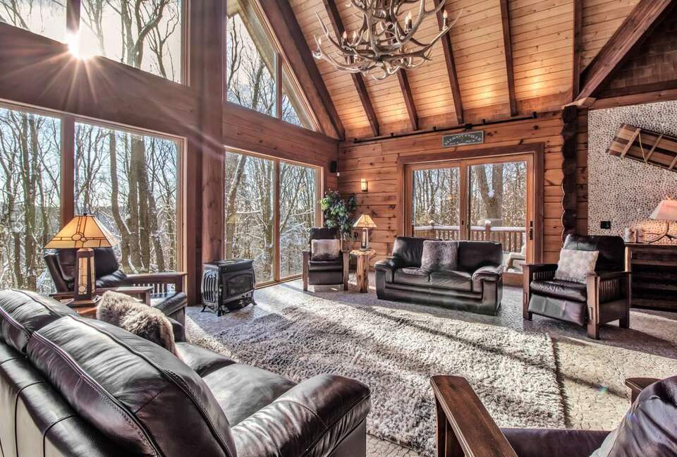 Log Cabin Across from Skiing Resorts - Ellicottville, New York