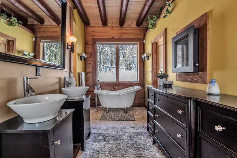 Log Cabin Across from Skiing Resorts - Ellicottville, New York