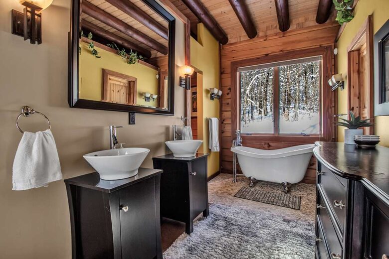 Log Cabin Across from Skiing Resorts - Ellicottville, New York