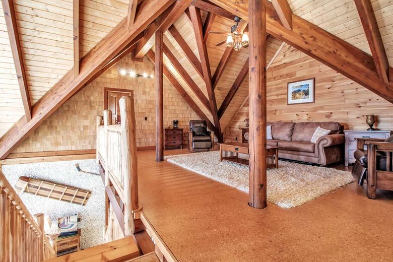 Log Cabin Across from Skiing Resorts - Ellicottville, New York