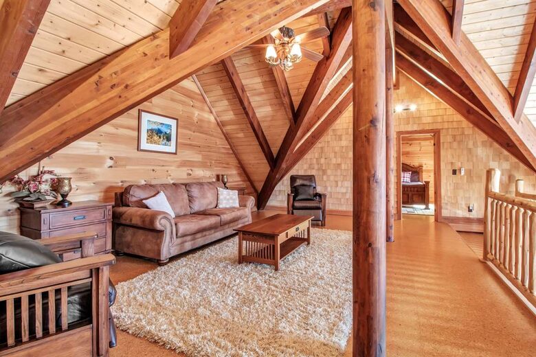 Log Cabin Across from Skiing Resorts - Ellicottville, New York
