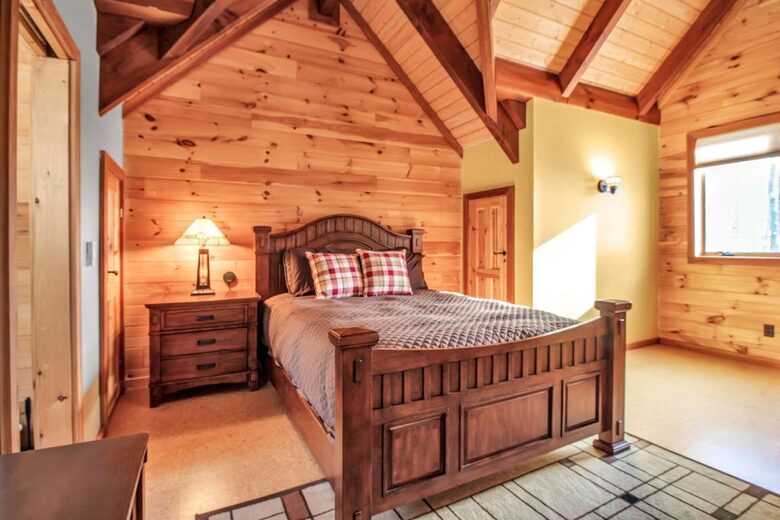Log Cabin Across from Skiing Resorts - Ellicottville, New York