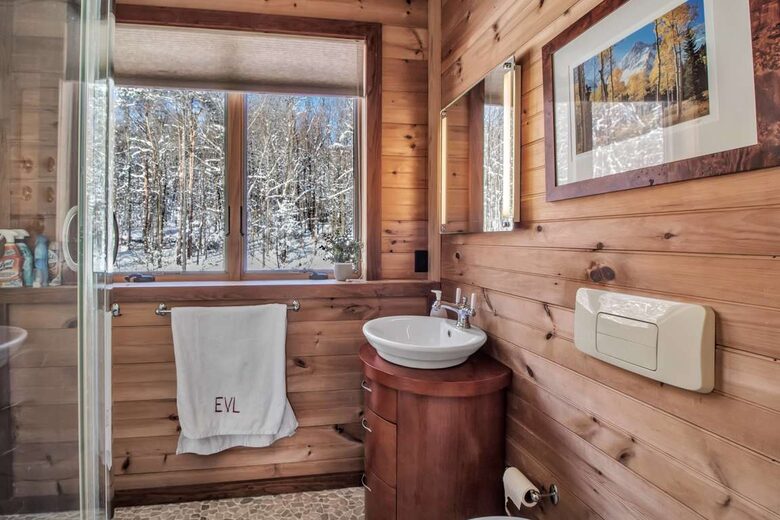 Log Cabin Across from Skiing Resorts - Ellicottville, New York