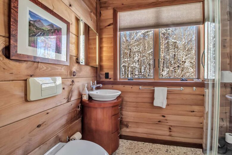 Log Cabin Across from Skiing Resorts - Ellicottville, New York