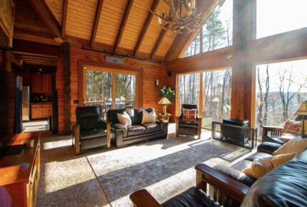 Log Cabin Across from Skiing Resorts - Ellicottville, New York