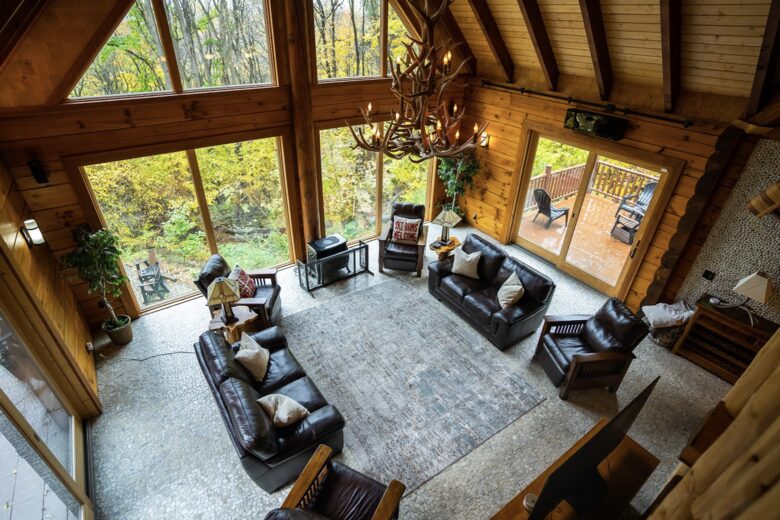 Log Cabin Across from Skiing Resorts - Ellicottville, New York