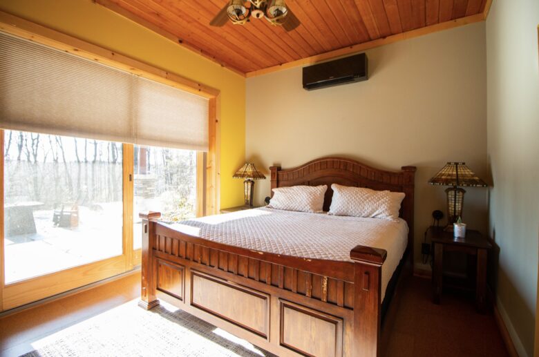 Log Cabin Across from Skiing Resorts - Ellicottville, New York