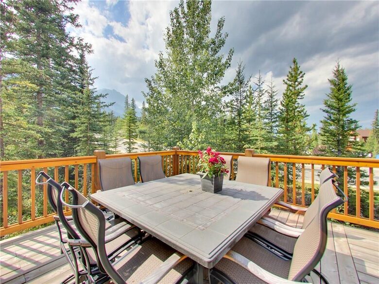 Canmore Cozy Mountain Cabin - Canmore, Canada