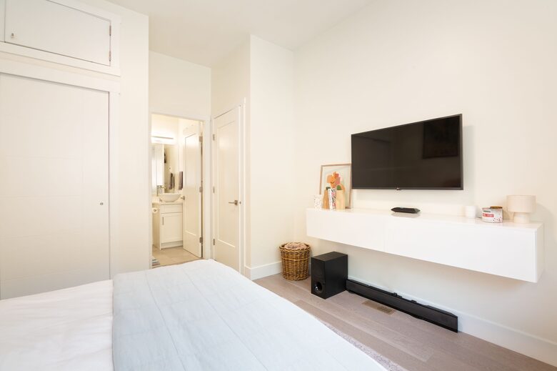 Bedroom 2 (with Connected TV)