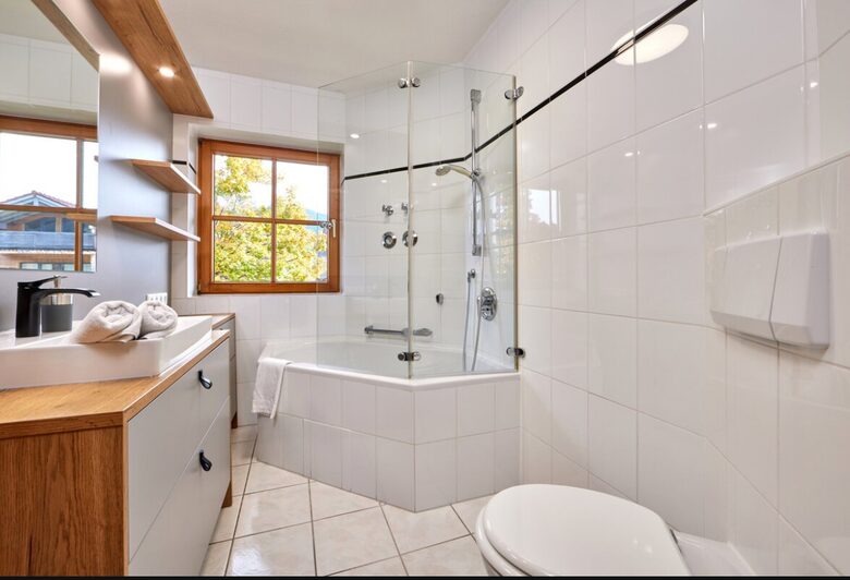 Majestic Mountain Town Retreat “Berghupferl” - Garmisch-Partenkirchen, Germany