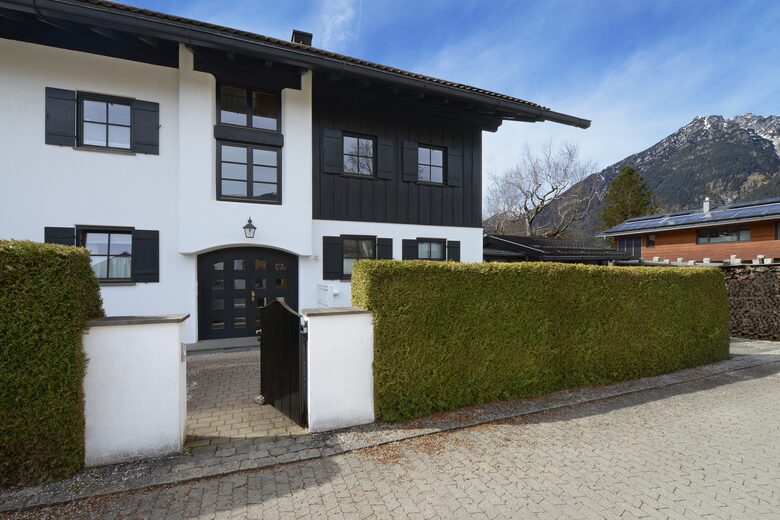 Majestic Mountain Town Retreat “Berghupferl” - Garmisch-Partenkirchen, Germany