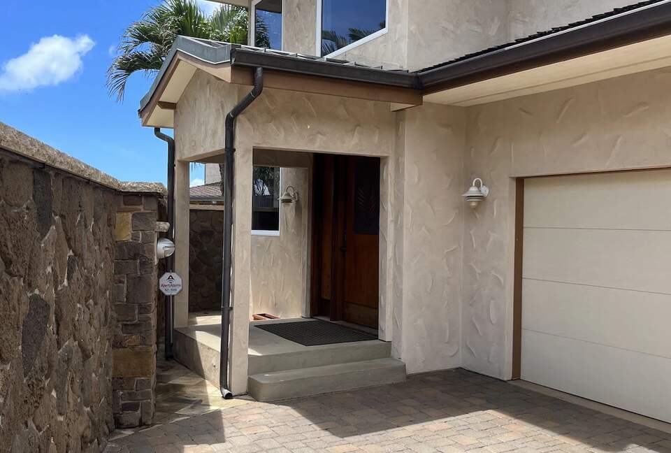 White Sand Beach Front Retreat - Haleiwa, Hawaii