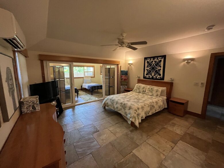 White Sand Beach Front Retreat - Haleiwa, Hawaii