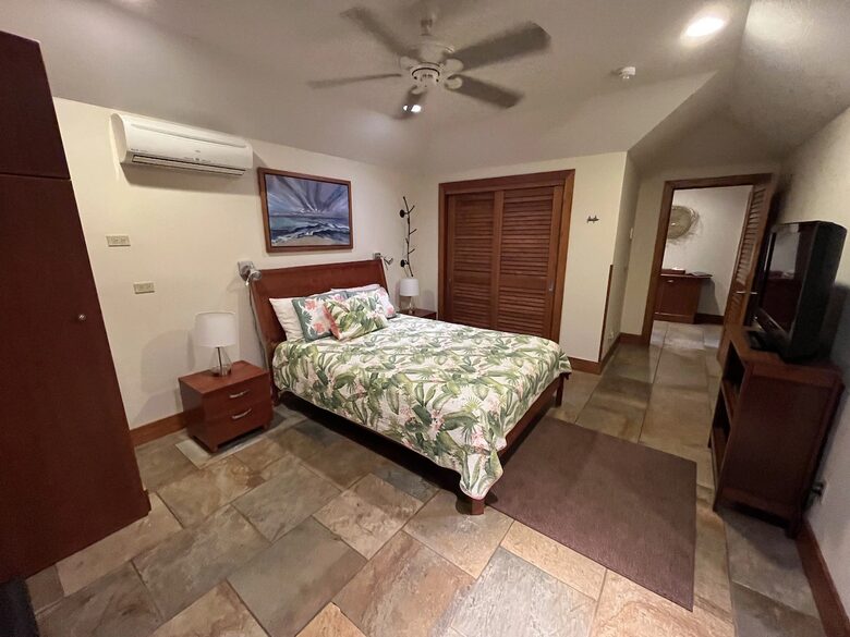 White Sand Beach Front Retreat - Haleiwa, Hawaii