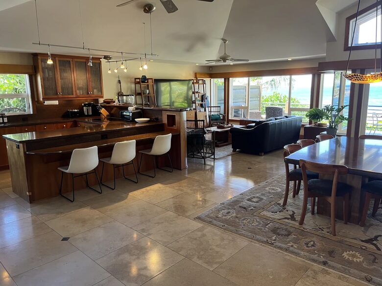 White Sand Beach Front Retreat - Haleiwa, Hawaii