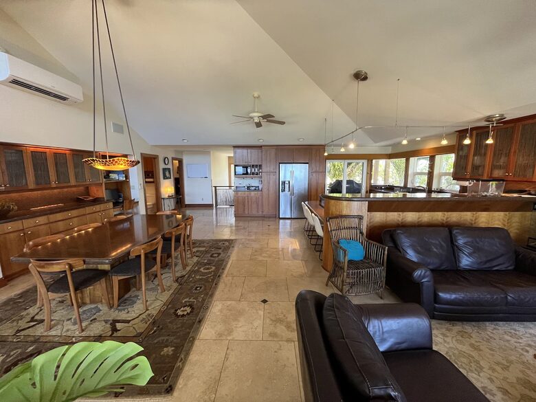 White Sand Beach Front Retreat - Haleiwa, Hawaii