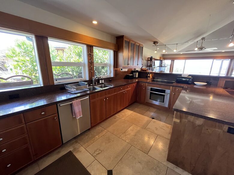 White Sand Beach Front Retreat - Haleiwa, Hawaii