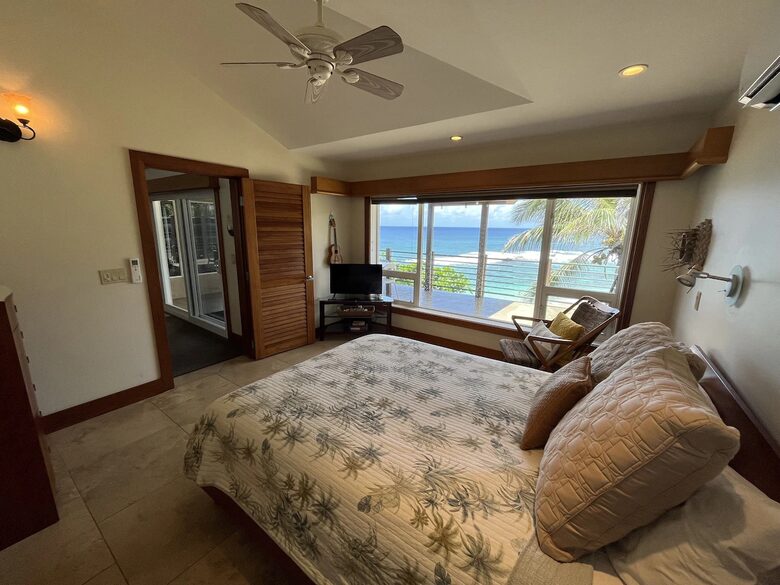White Sand Beach Front Retreat - Haleiwa, Hawaii