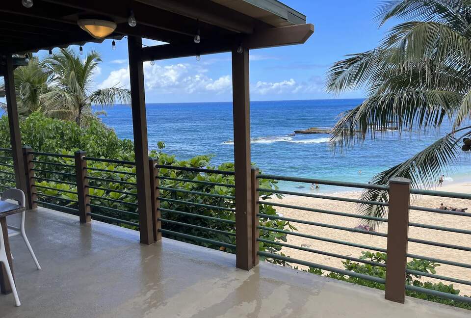 White Sand Beach Front Retreat - Haleiwa, Hawaii