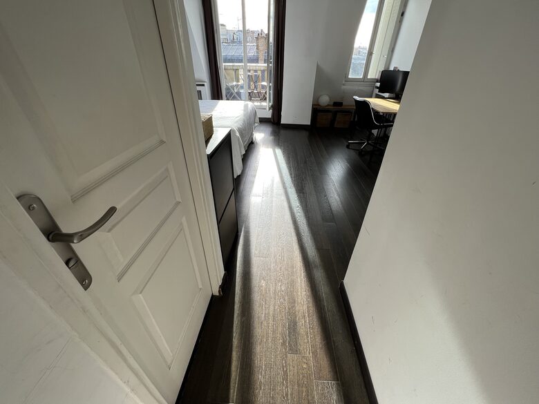 Bright apartment with balcony - Eiffel Tower view - Paris, France