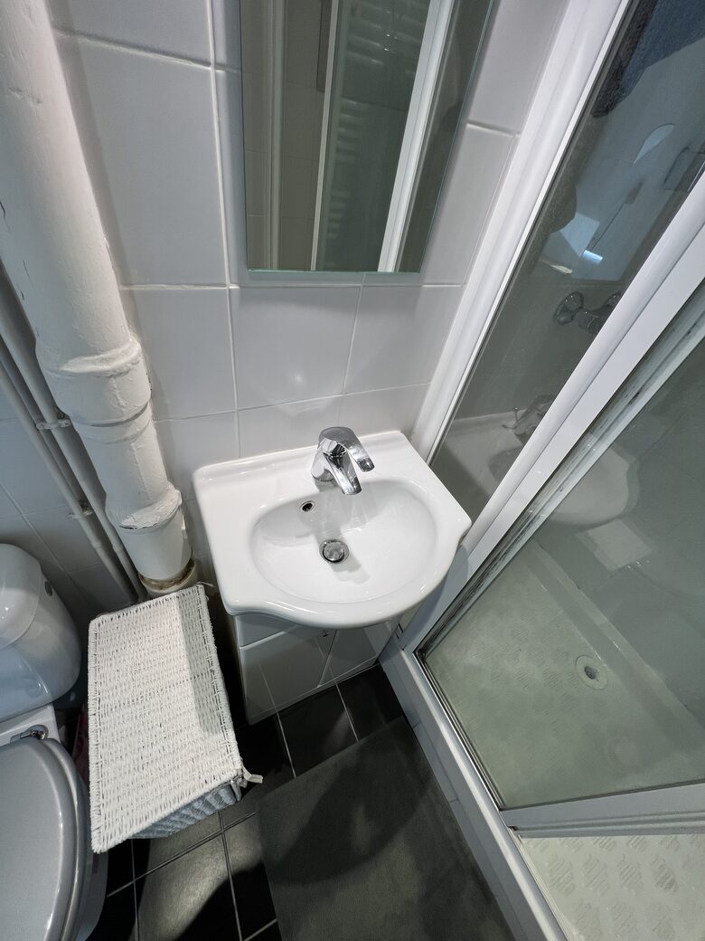 Bright apartment with balcony - Eiffel Tower view - Paris, France
