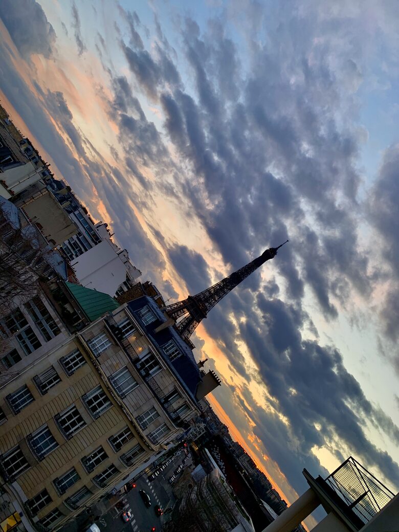 Bright apartment with balcony - Eiffel Tower view - Paris, France