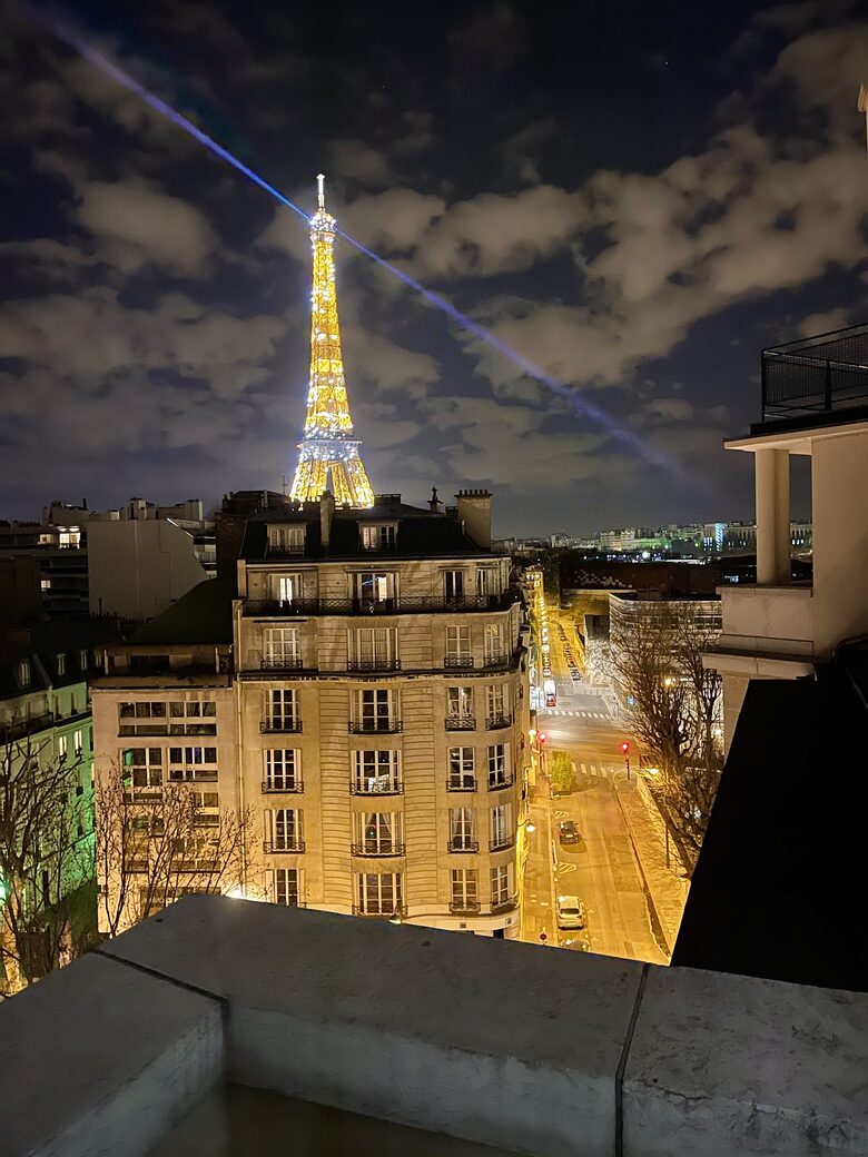 Bright apartment with balcony - Eiffel Tower view - Paris, France