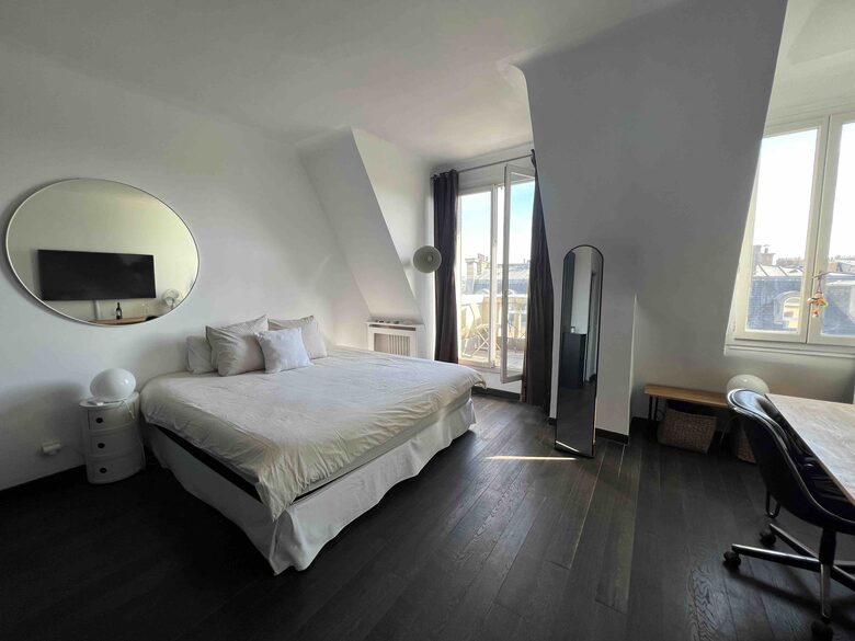 Bright apartment with balcony - Eiffel Tower view - Paris, France