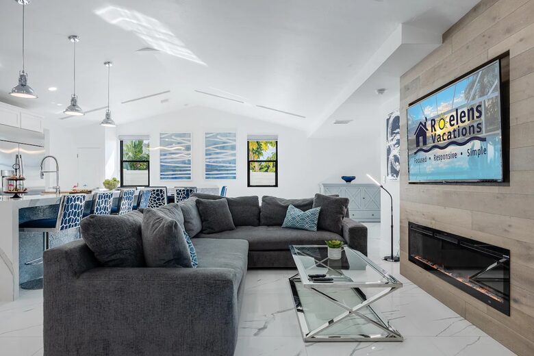 Resort Style Retreat | Gulf Access, Heated Pool & Spa, Boat Dock, Private Beach, Tiki Hut - Cape Coral, Florida