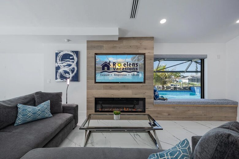 Resort Style Retreat | Gulf Access, Heated Pool & Spa, Boat Dock, Private Beach, Tiki Hut - Cape Coral, Florida