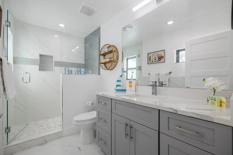 Resort Style Retreat | Gulf Access, Heated Pool & Spa, Boat Dock, Private Beach, Tiki Hut - Cape Coral, Florida