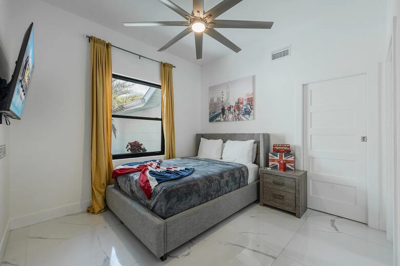 Resort Style Retreat | Gulf Access, Heated Pool & Spa, Boat Dock, Private Beach, Tiki Hut - Cape Coral, Florida