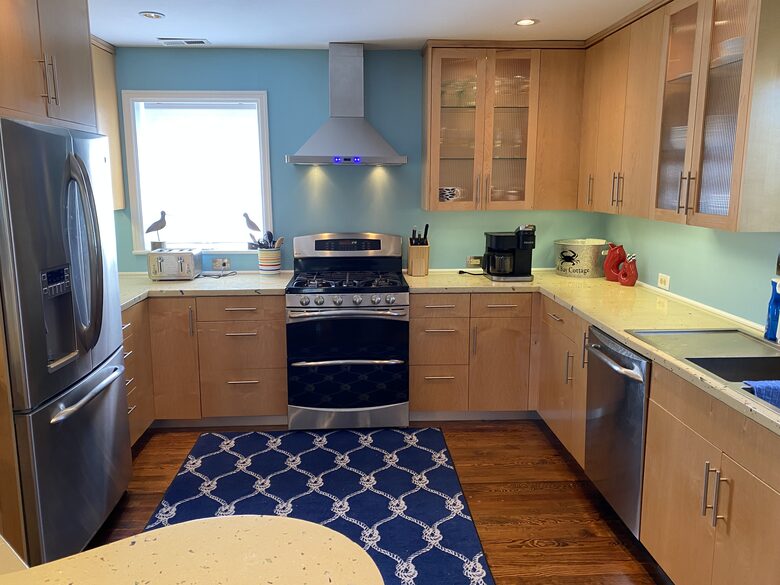 Waterfront Old Bay Cottage in Deltaville - Deltaville, Virginia