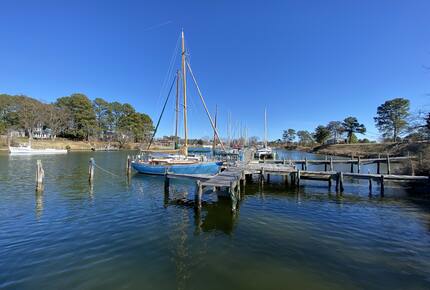 Waterfront Old Bay Cottage in Deltaville - Deltaville, Virginia
