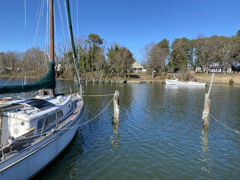 Waterfront Old Bay Cottage in Deltaville - Deltaville, Virginia