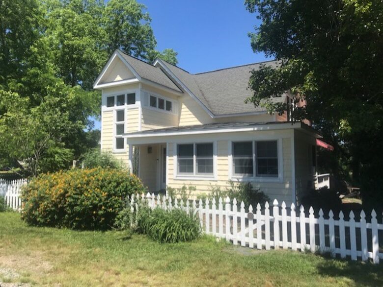 Waterfront Old Bay Cottage in Deltaville - Deltaville, Virginia