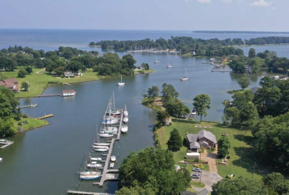 Waterfront Old Bay Cottage in Deltaville - Deltaville, Virginia