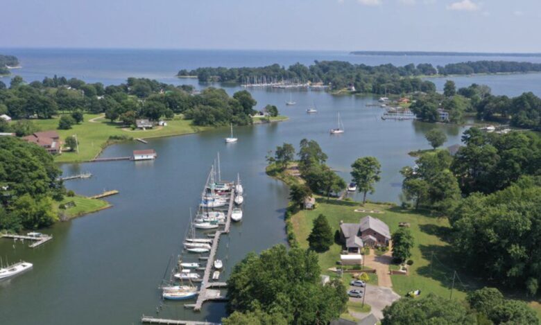 Waterfront Old Bay Cottage in Deltaville - Deltaville, Virginia