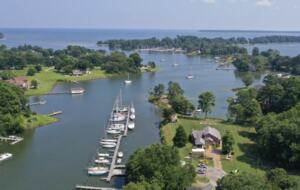 Waterfront Old Bay Cottage in Deltaville - Deltaville, Virginia