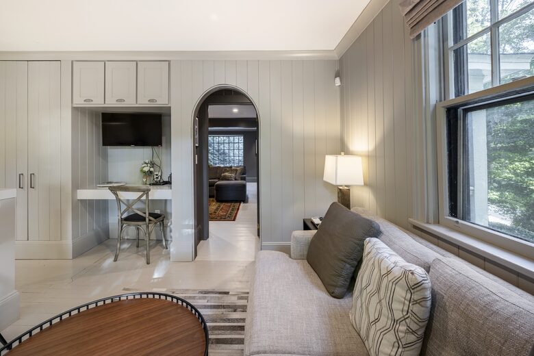 Exquisite Bedford Luxe Retreat - Bedford, New York