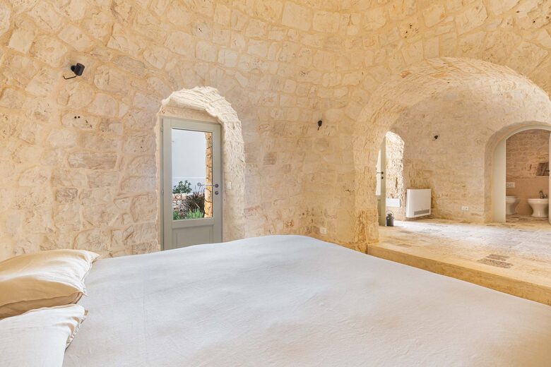 Stella del monte - Cisternino, Italy