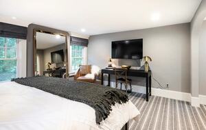 Exquisite Bedford Luxe Retreat - Bedford, New York