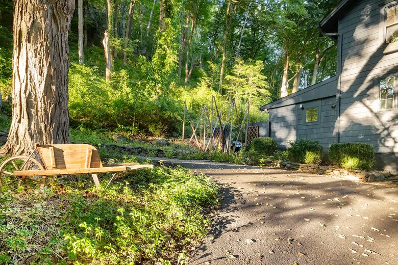 Exquisite Bedford Luxe Retreat - Bedford, New York