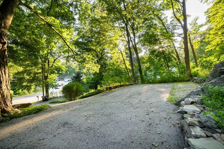 Exquisite Bedford Luxe Retreat - Bedford, New York