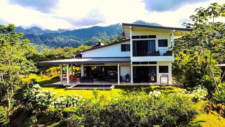 Casa Cascada Panoramic Views and Expansive kitchen - Ojochal, Costa Rica