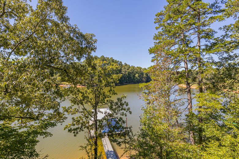Water's Edge Lake House - Gainesville, Georgia
